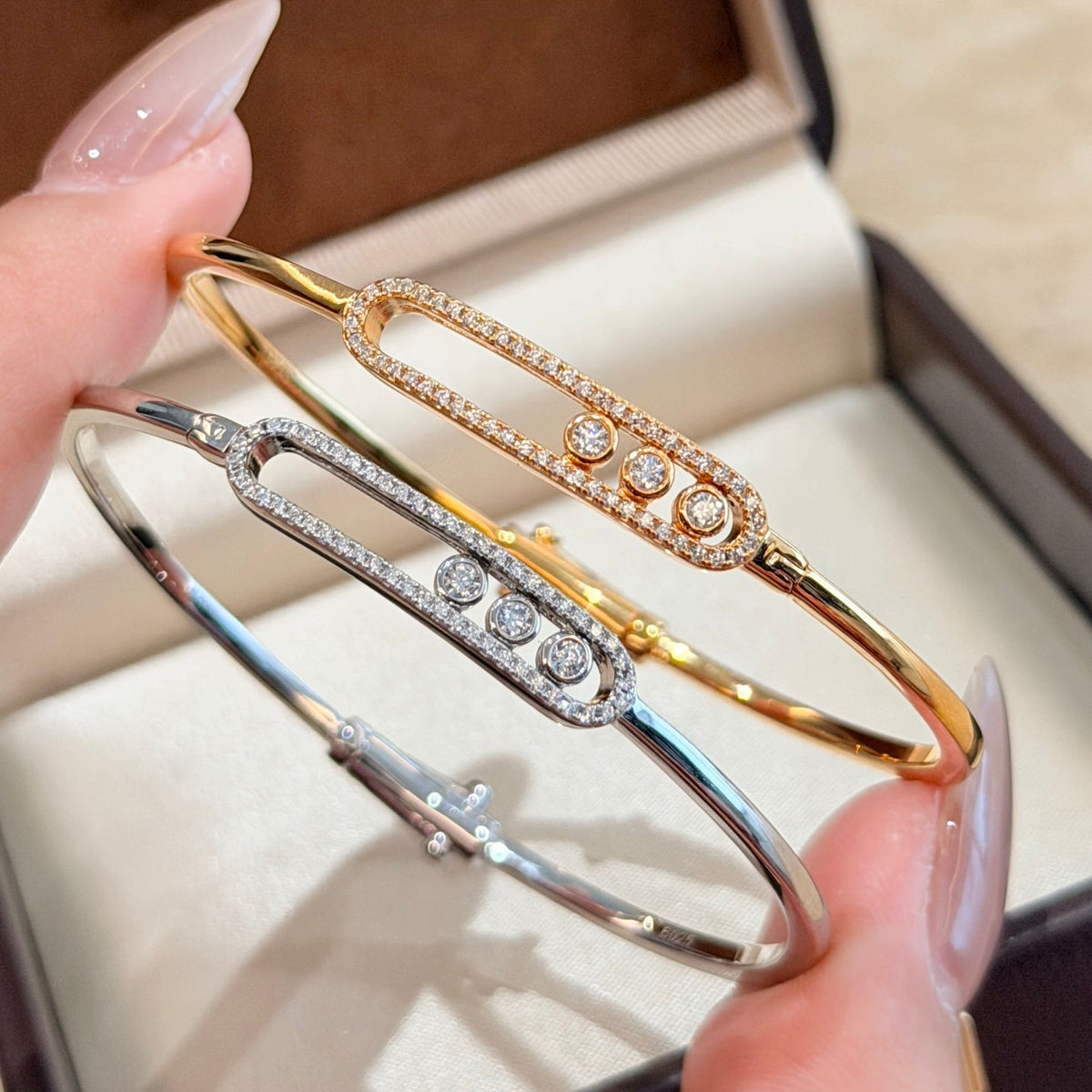 [AW]MOVE PAVÉ DIAMOND BANGLE BRACELET M