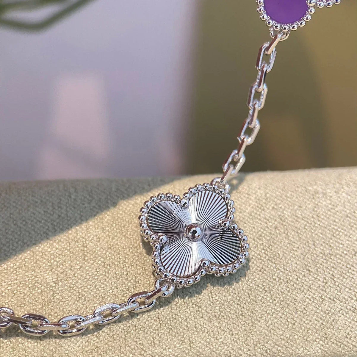 [AW]LUCKY CLOVER 5-MOTIF BRACELET - VIOLET COLLECTION