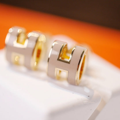 [AW]MINI POP H GOLD EARRINGS GREY