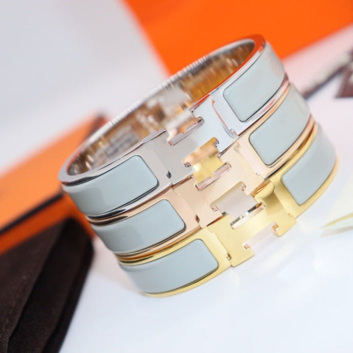[AW]H LIGHT BLUE BRACELET