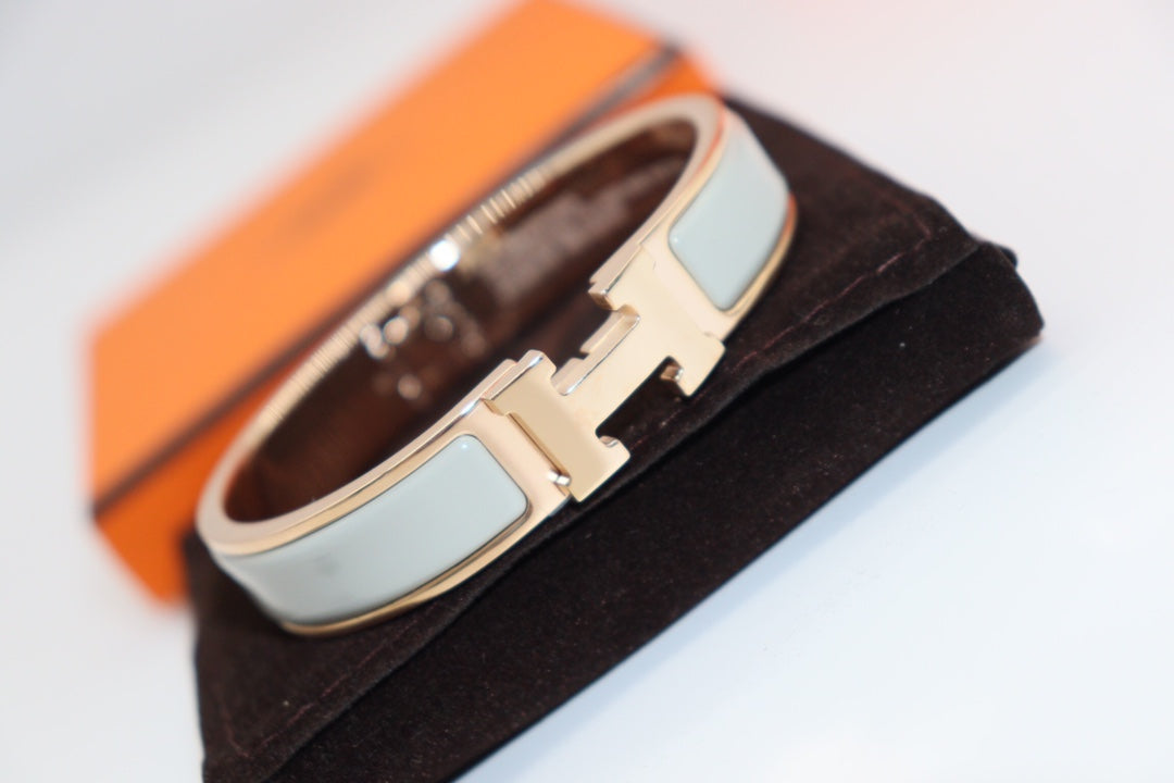 [AW]H LIGHT BLUE BRACELET