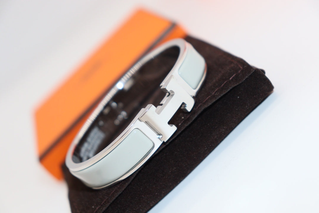 [AW]H LIGHT BLUE BRACELET