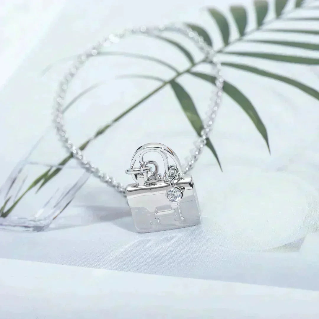 [AW]AMULETTE PEDANT SILVER NECKLACE