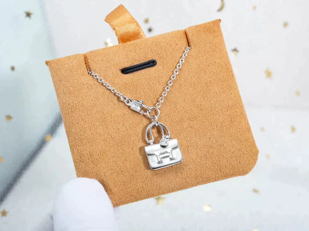 [AW]AMULETTE PEDANT SILVER NECKLACE