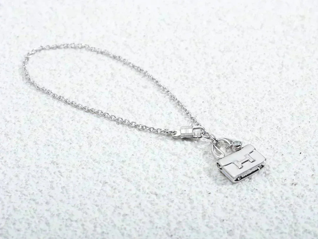 [AW]AMULETTE PEDANT SILVER NECKLACE
