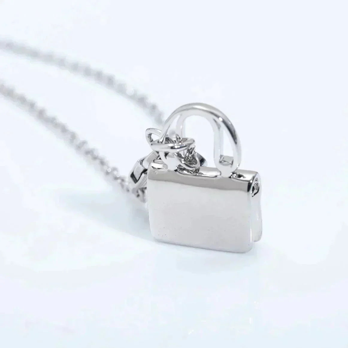 [AW]AMULETTE PEDANT SILVER NECKLACE
