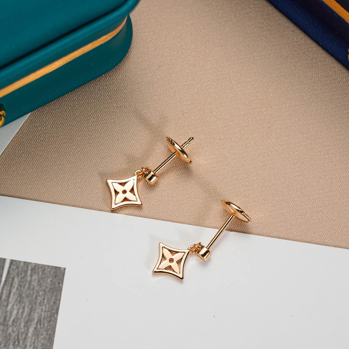 [AW]STAR EARRINGS GOLD
