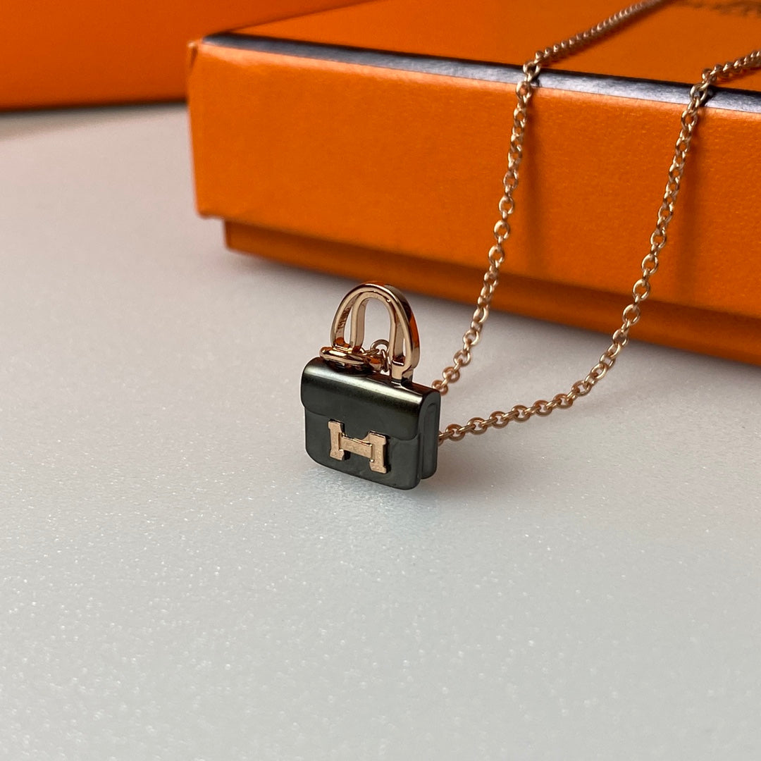 [AW]CONSTANCE BLACK PEDANT ROSE GOLD NECKLACE