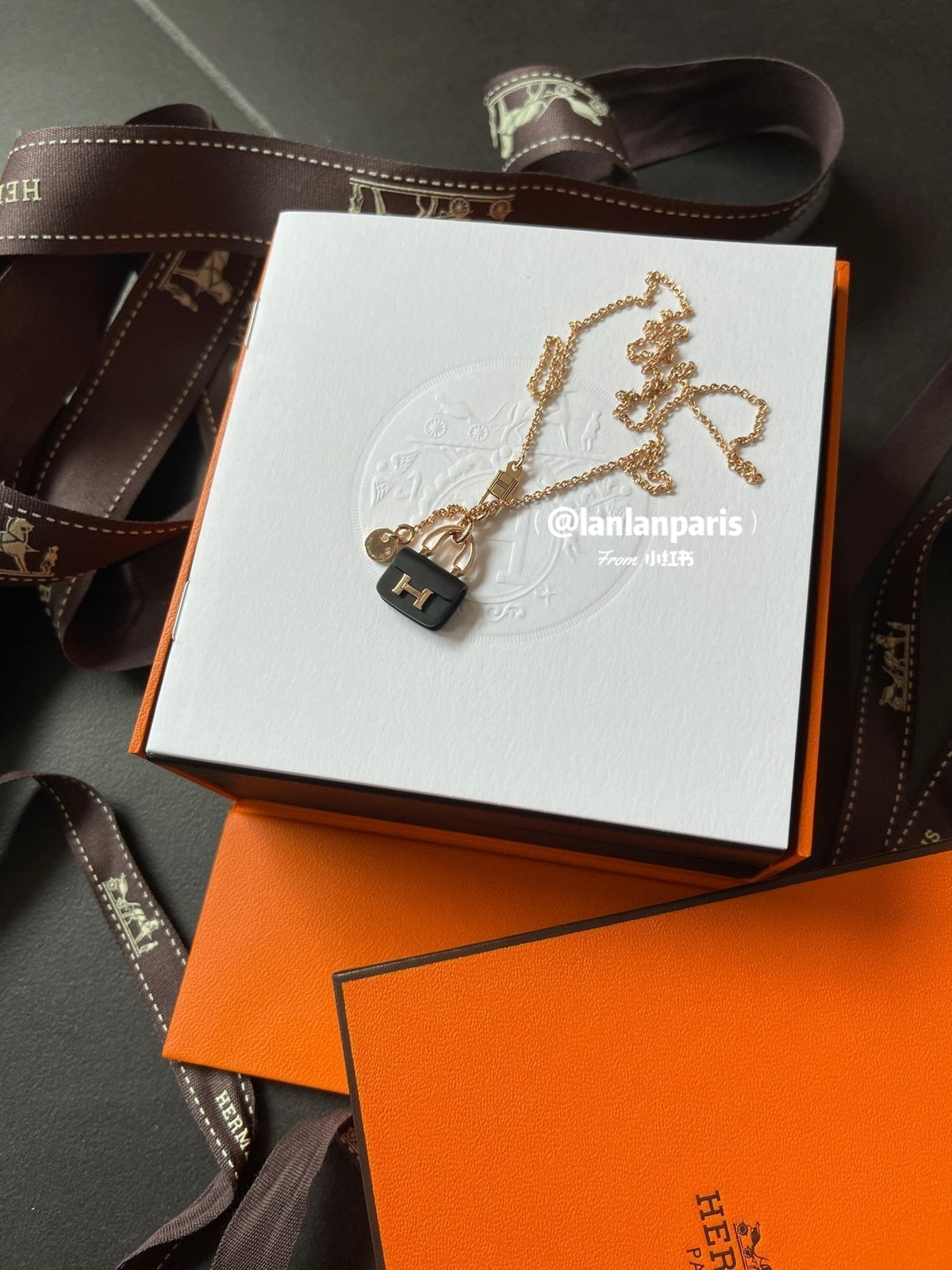 [AW]CONSTANCE BLACK PEDANT ROSE GOLD NECKLACE