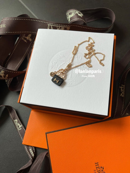 [AW]CONSTANCE BLACK PEDANT ROSE GOLD NECKLACE