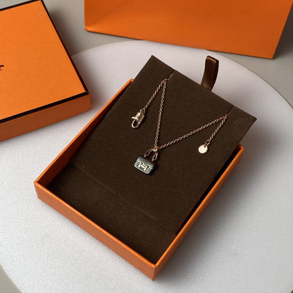 [AW]CONSTANCE BLACK PEDANT ROSE GOLD NECKLACE