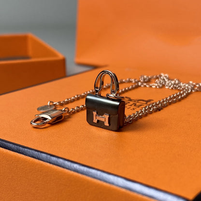 [AW]CONSTANCE BLACK PEDANT ROSE GOLD NECKLACE