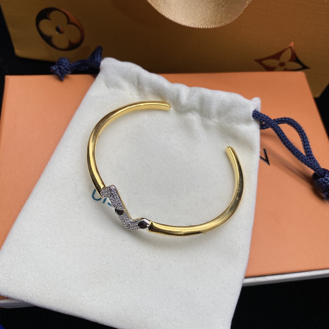 [AW]VOLTE UPSITE DOWN DIAMOND GOLD OPEN BRACELET