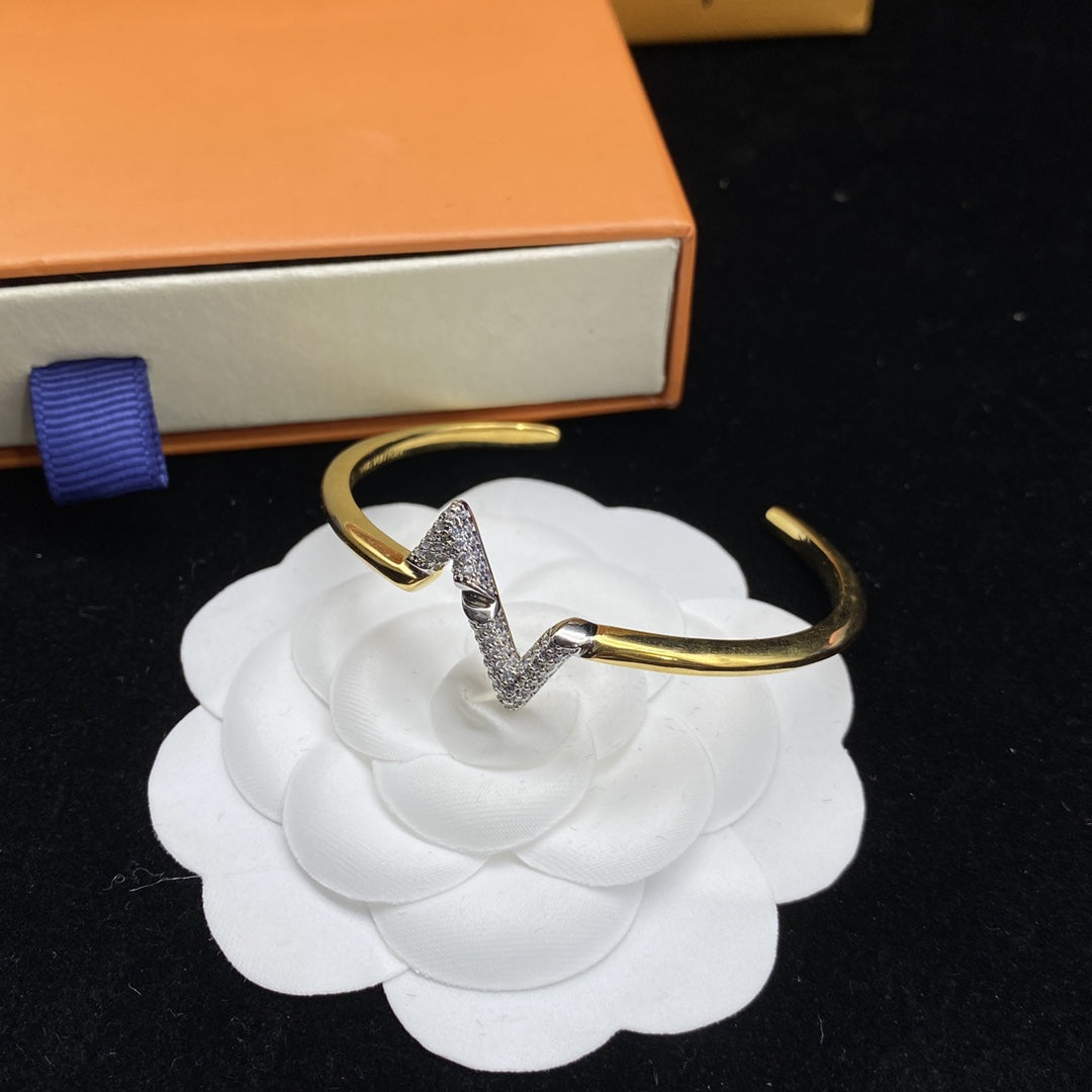 [AW]VOLTE UPSITE DOWN DIAMOND GOLD OPEN BRACELET