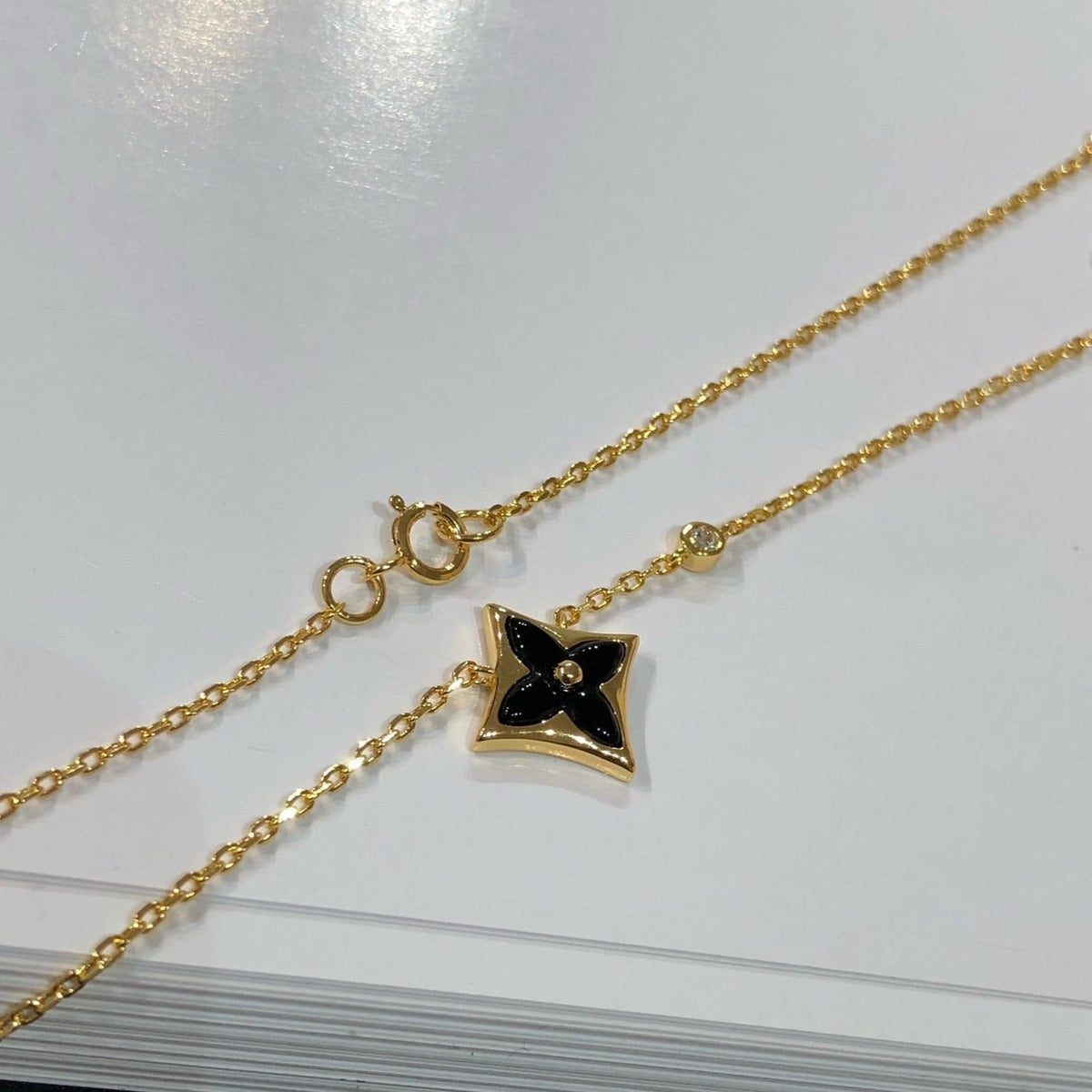 [AW]STAR BLACK MOP NECKLACE