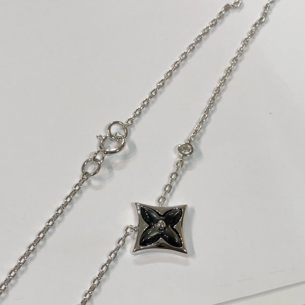 [AW]STAR BLACK MOP NECKLACE