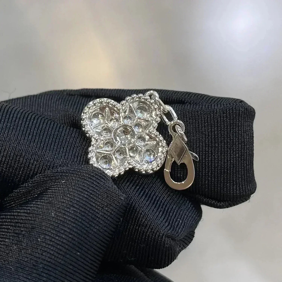 [AW]LUCKY CLOVER 5-MOTIF BRACELET - FULL-DIAMOND