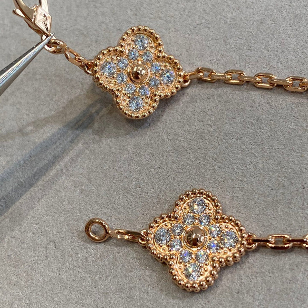 [AW]LUCKY CLOVER 5-MOTIF BRACELET - FULL-DIAMOND