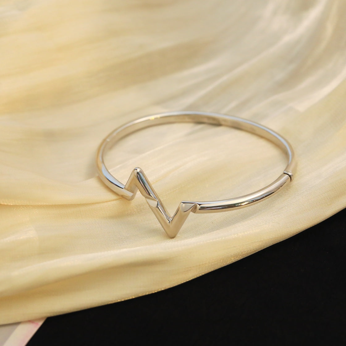 [AW]VOLTE UPSITE DOWN BRACELET