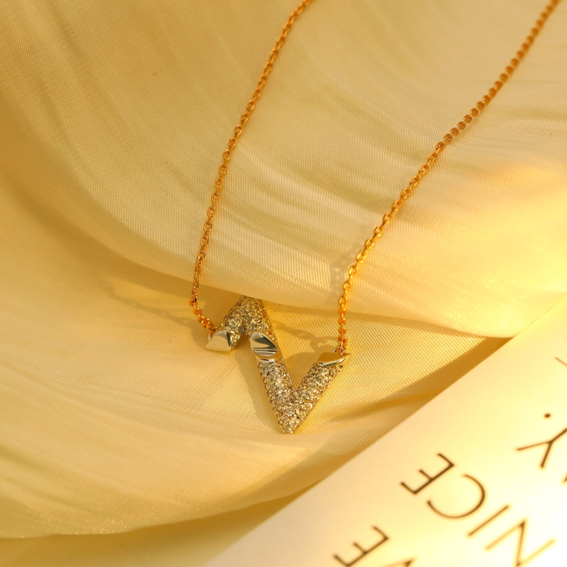 [AW]VOLT SILVER DIAMOND PEDANT NECKLACE