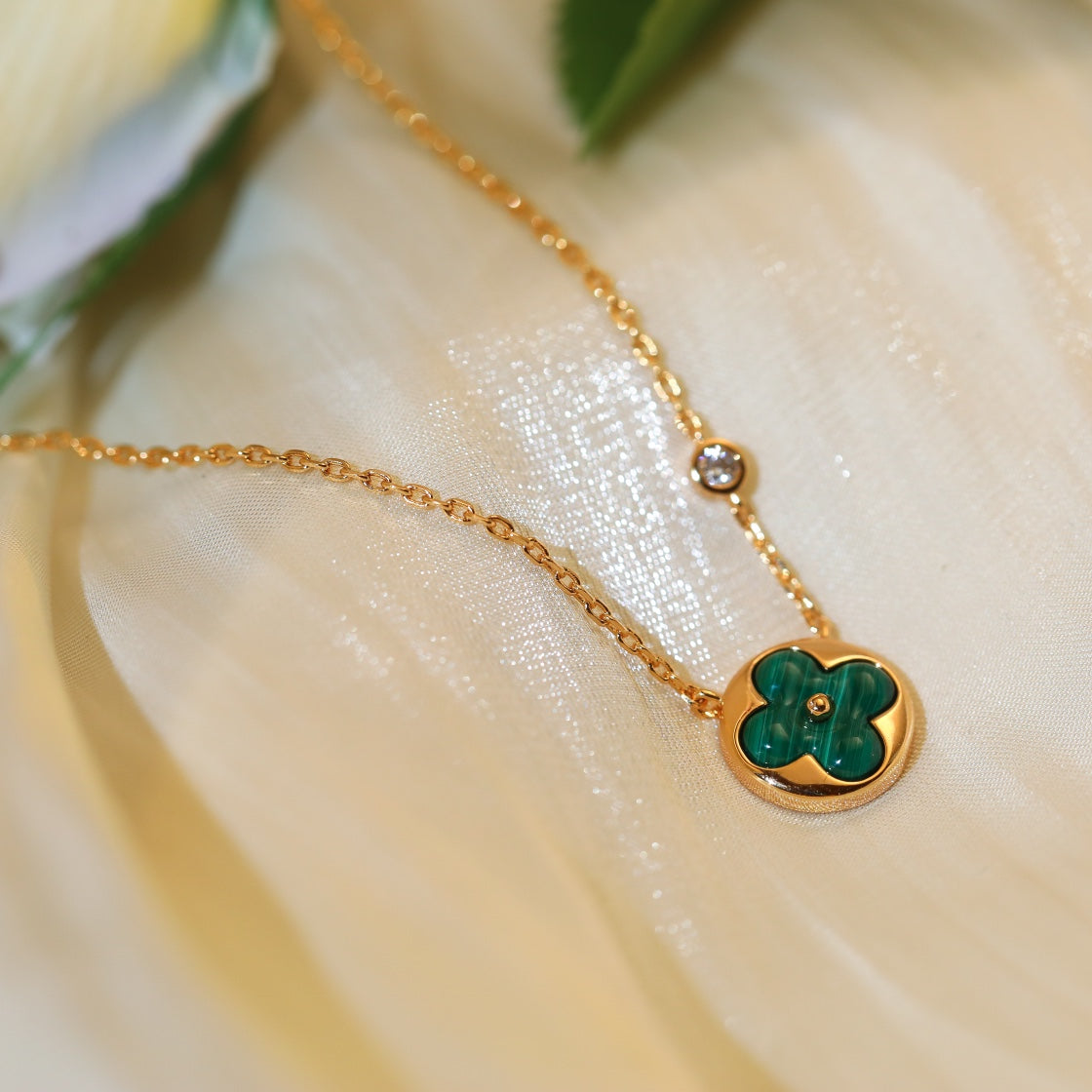 [AW]SUN PEDANT ROSE GOLD 1 DIAMOND NECKLACE