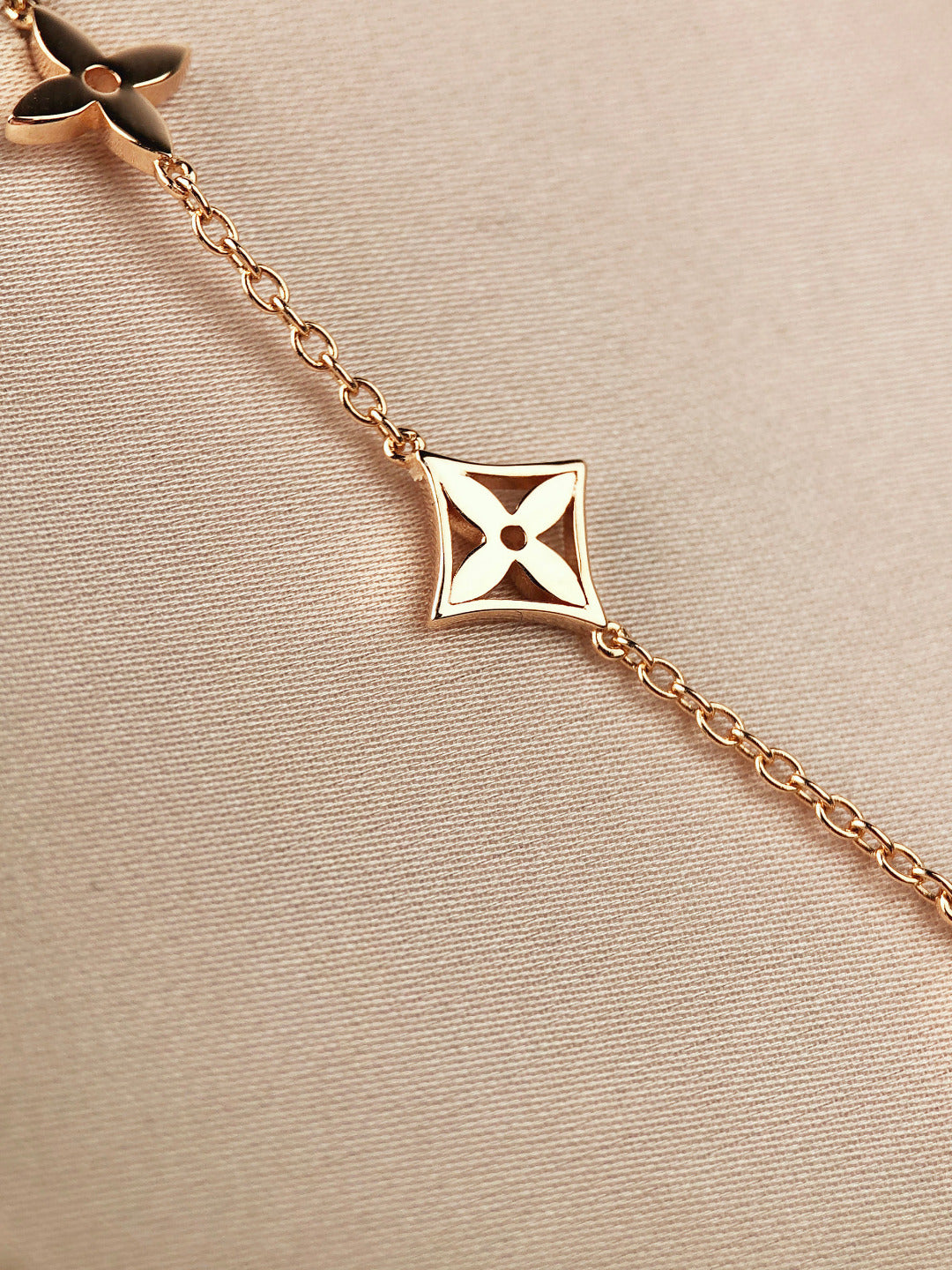 [AW]STAR AND SUN 7 MOTIFS GOLD BRACELET