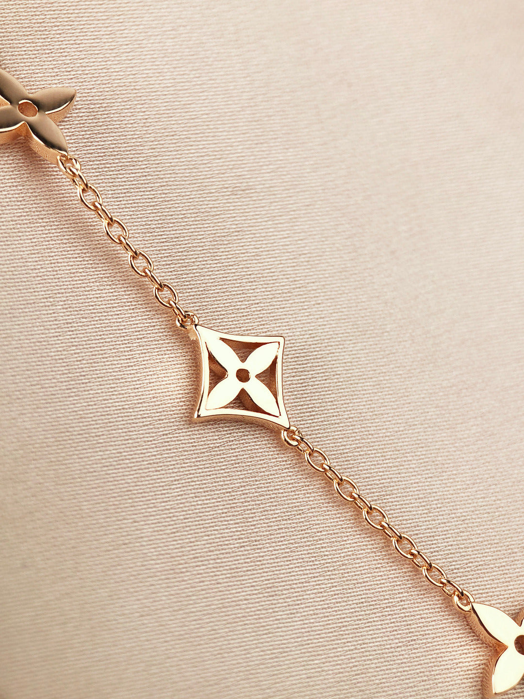 [AW]STAR AND SUN 7 MOTIFS GOLD BRACELET
