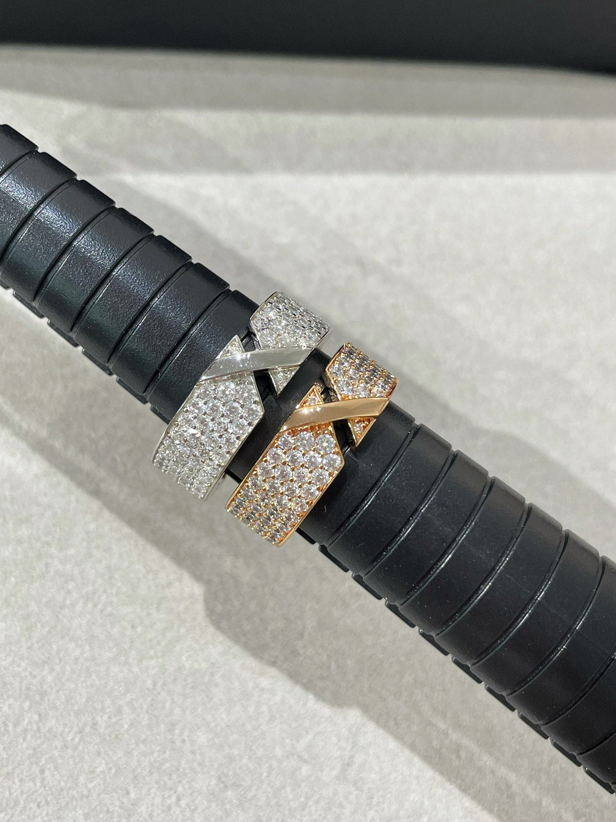 [AW]LIENS EVIDENCE  DIAMOND PAVED RING