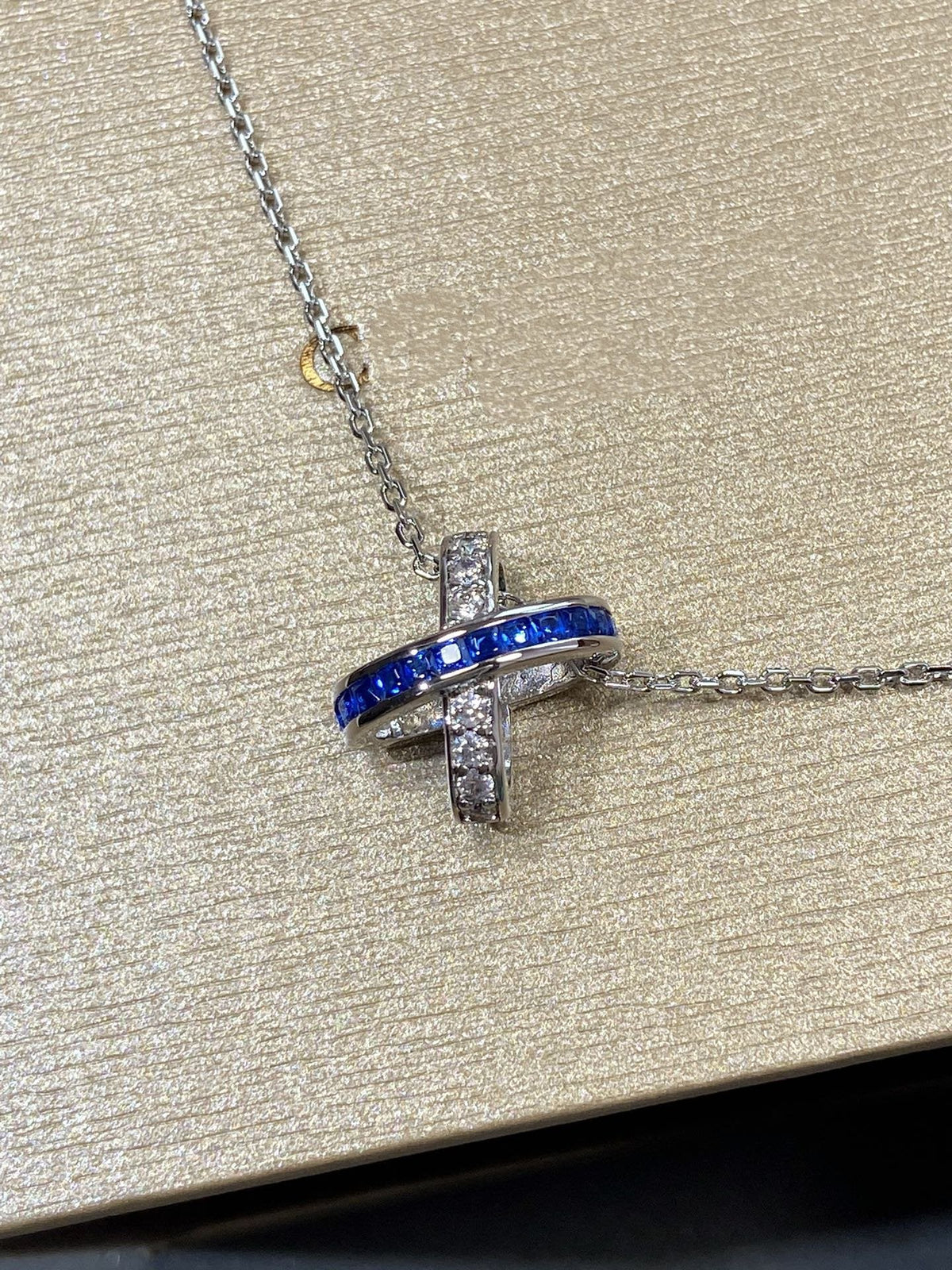 [AW]LIENS DIAMOND SILVER NECKLACE