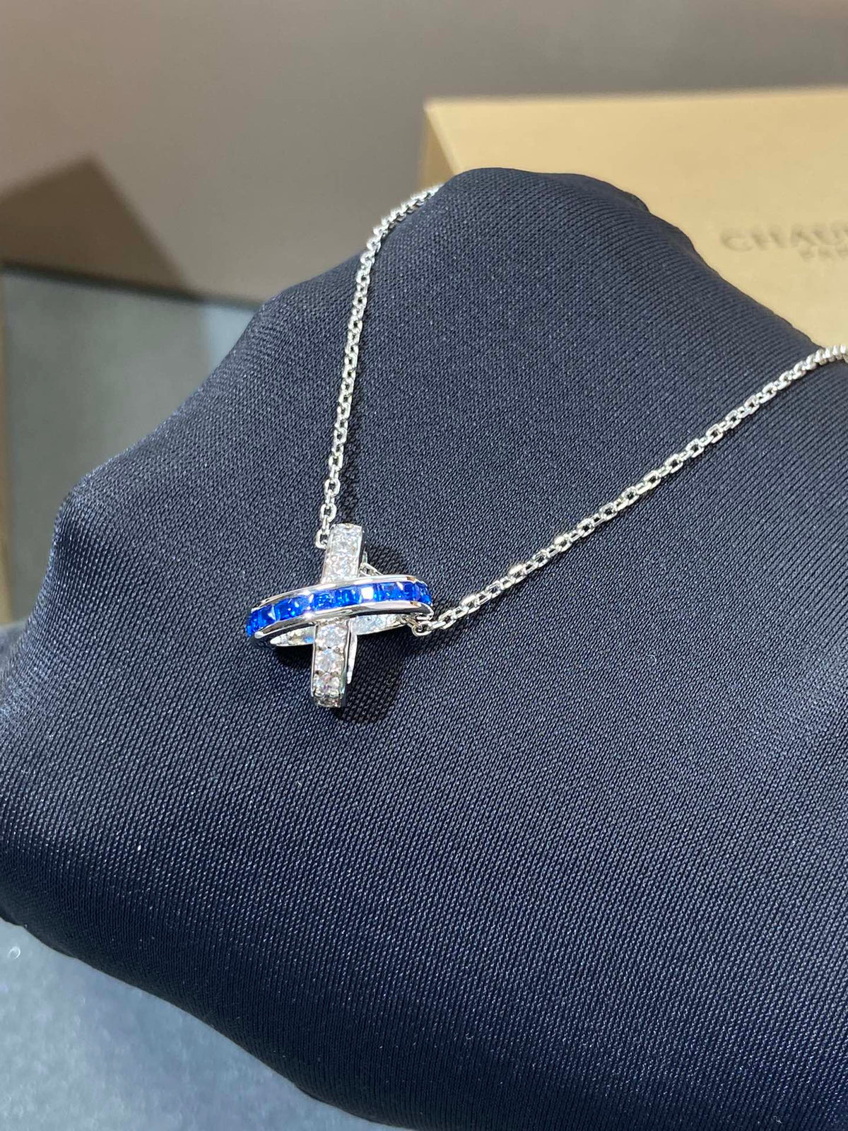 [AW]LIENS DIAMOND SILVER NECKLACE