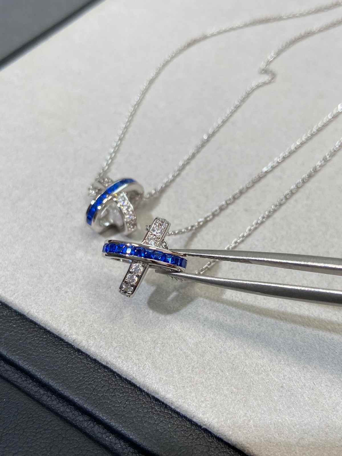 [AW]LIENS DIAMOND SILVER NECKLACE