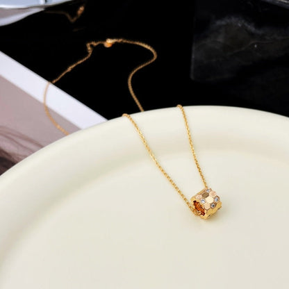 [AW]BEE MINI PEDANT DIAMOND NECKLACE