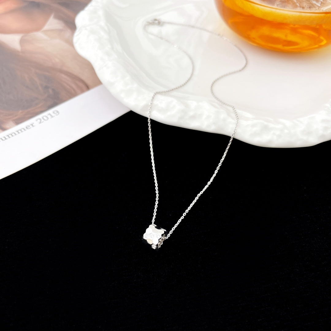 [AW]BEE MINI PEDANT DIAMOND NECKLACE