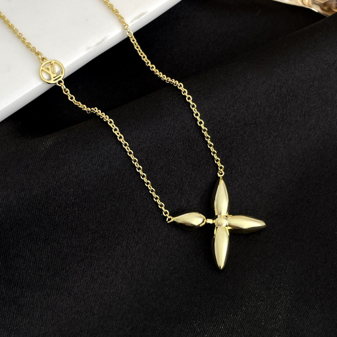 [AW]LOUISETTE GOLD NECKLACE
