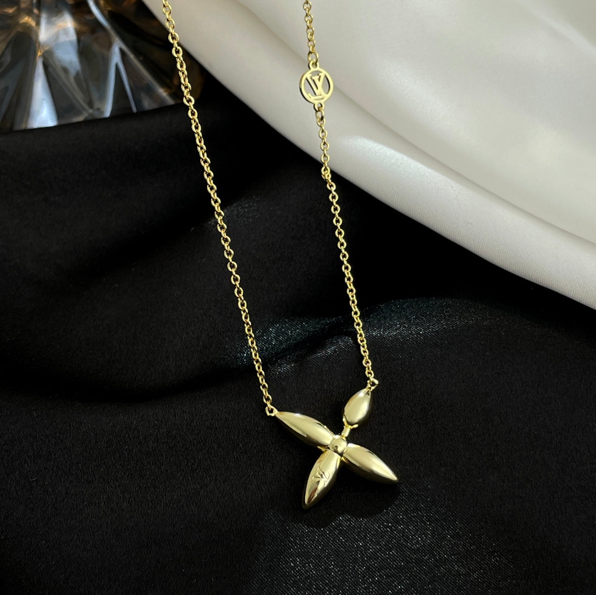 [AW]LOUISETTE GOLD NECKLACE