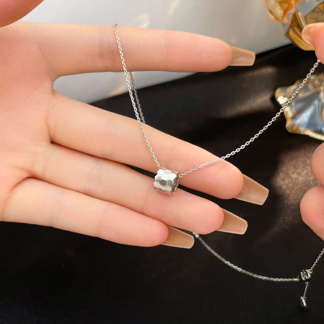 [AW]BEE MINI NECKLACE