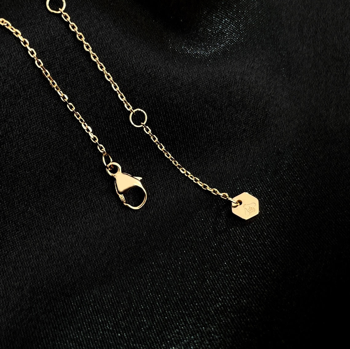 [AW]BEE MINI NECKLACE