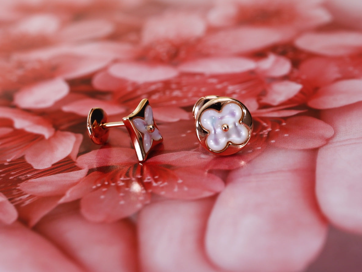 [AW]STAR AND SUN ROSE GOLD MOP STUD EARRINGS