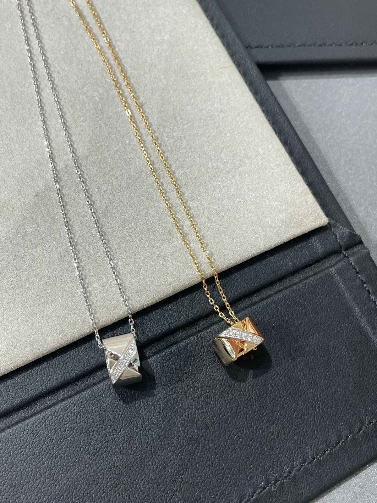[AW]LIENS EVIDENCE DIAMOND NECKLACE