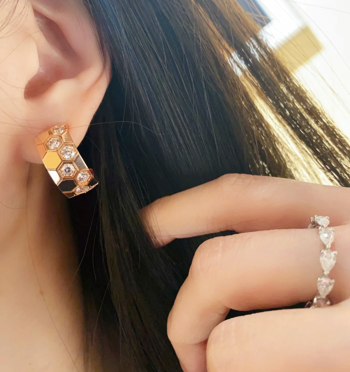 [AW]BEE LOVE DIAMOND HOOP EARRINGS