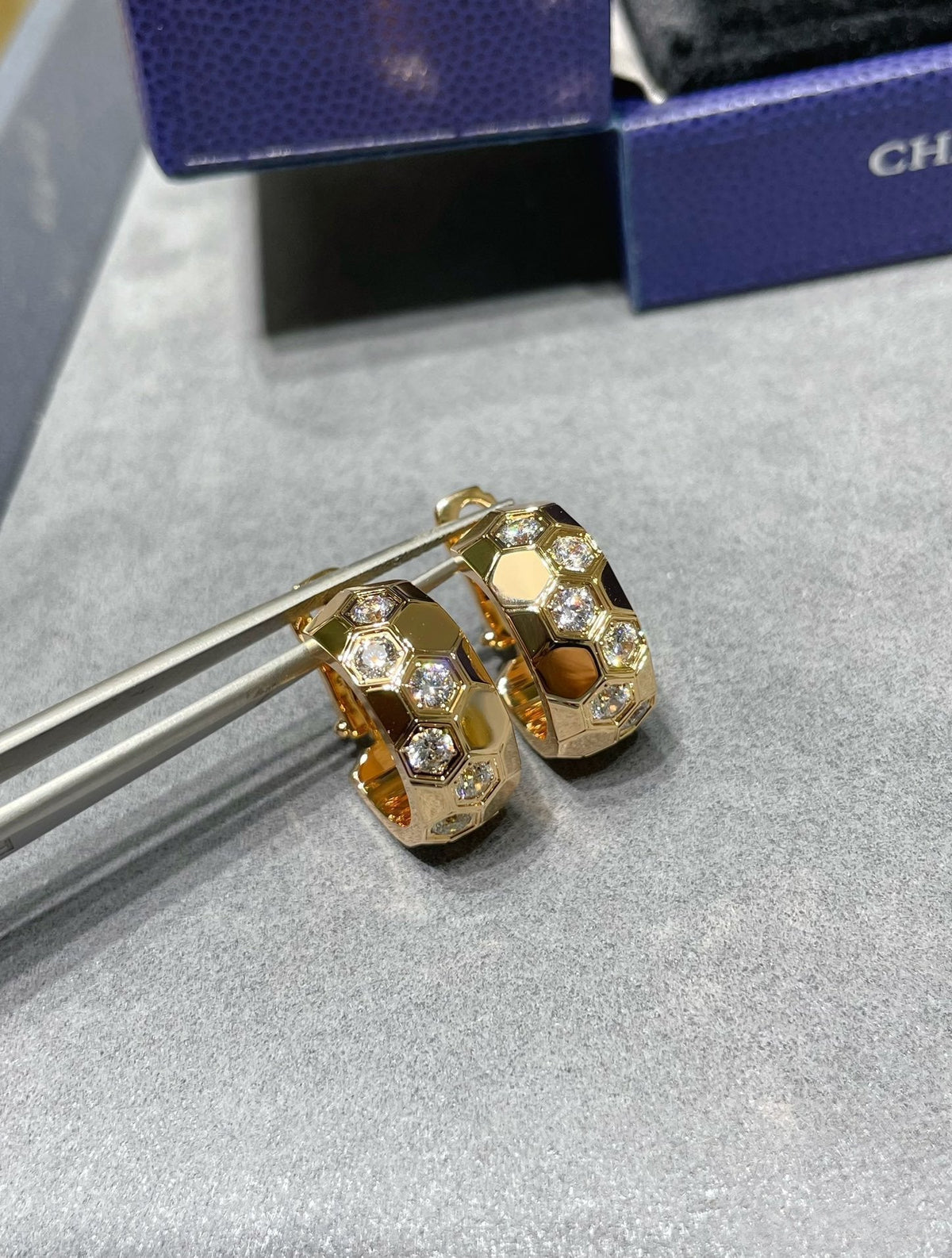 [AW]BEE LOVE DIAMOND HOOP EARRINGS