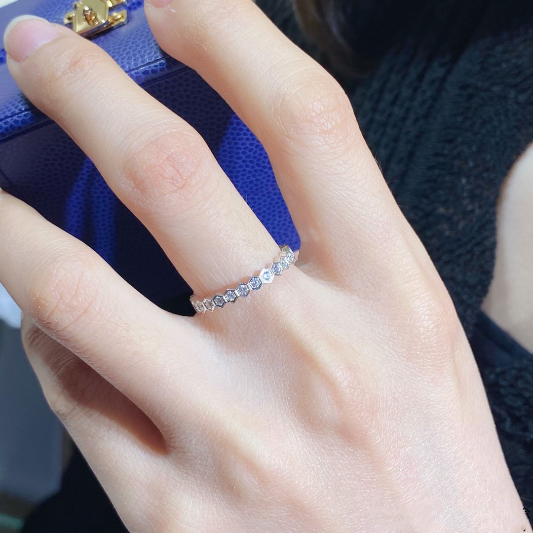 [AW]BEE LOVE DIAMOND PAVED SMALL RING