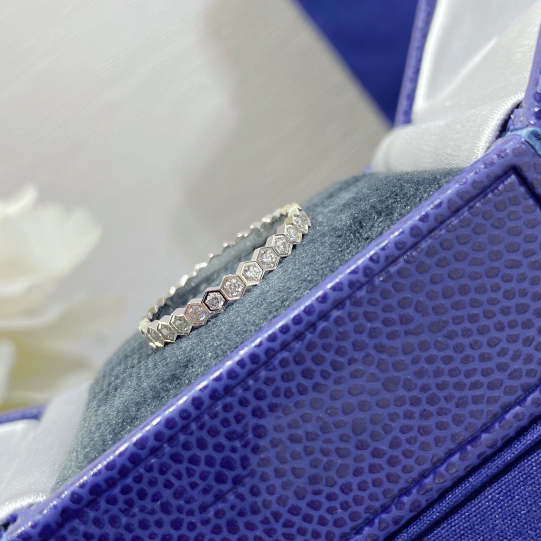 [AW]BEE LOVE DIAMOND PAVED SMALL RING
