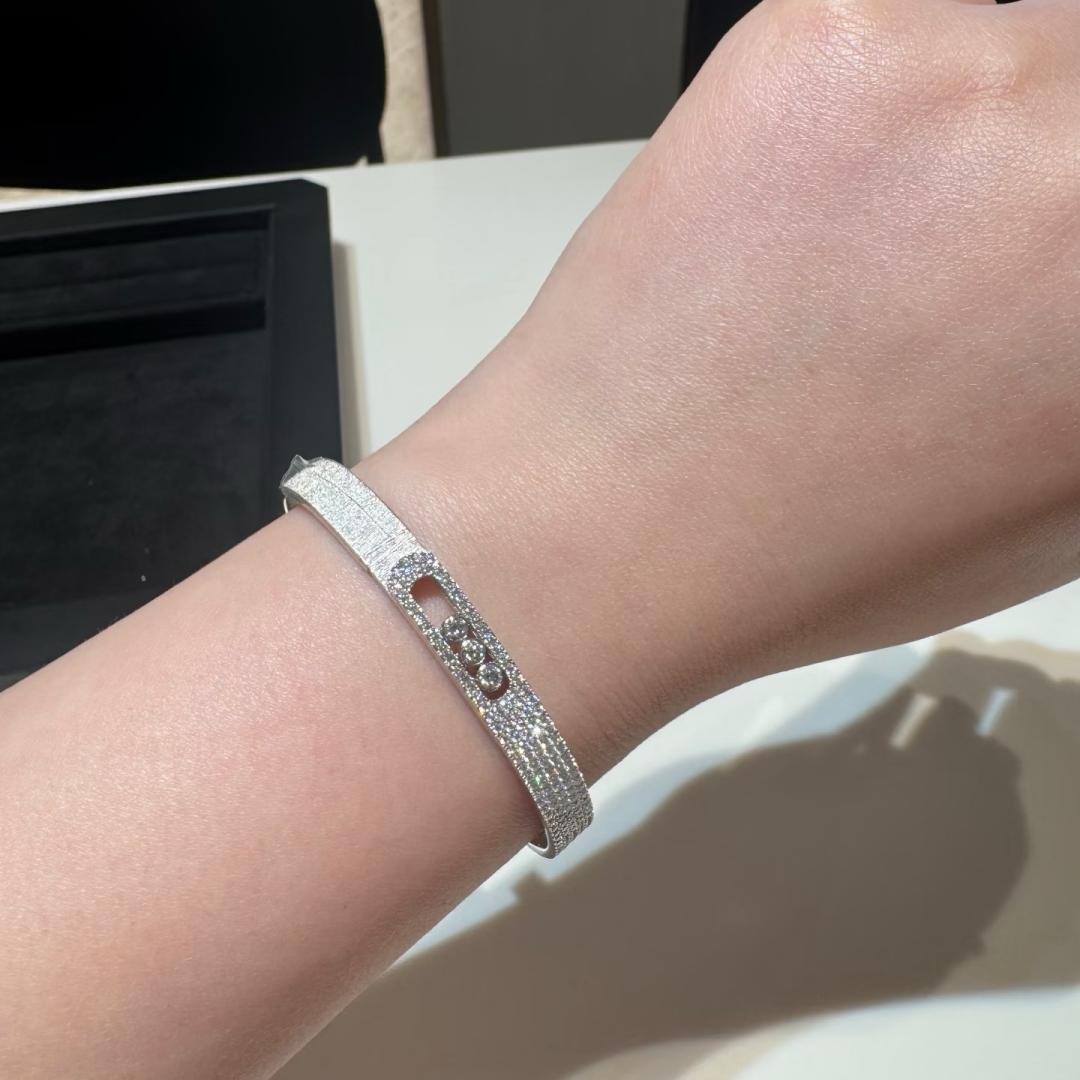 [AW]MOVE NOA CISELÉ HALF-PAVÉ DIAMOND BANGLE BRACELET