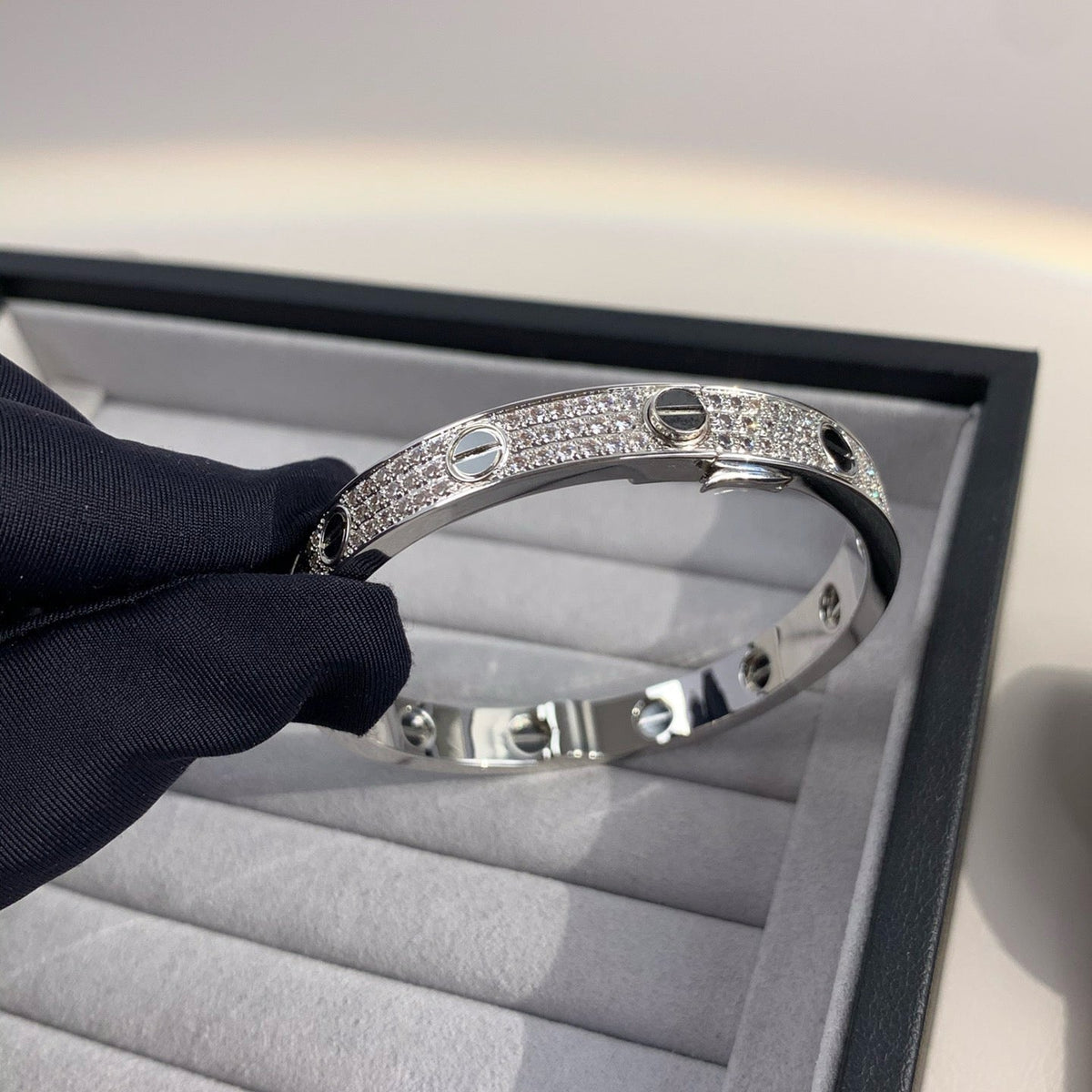 [AW]CLASSIC 6.1MM LOVE BANGLE - DIAMOND PAVÉ & BLACK CERAMIC