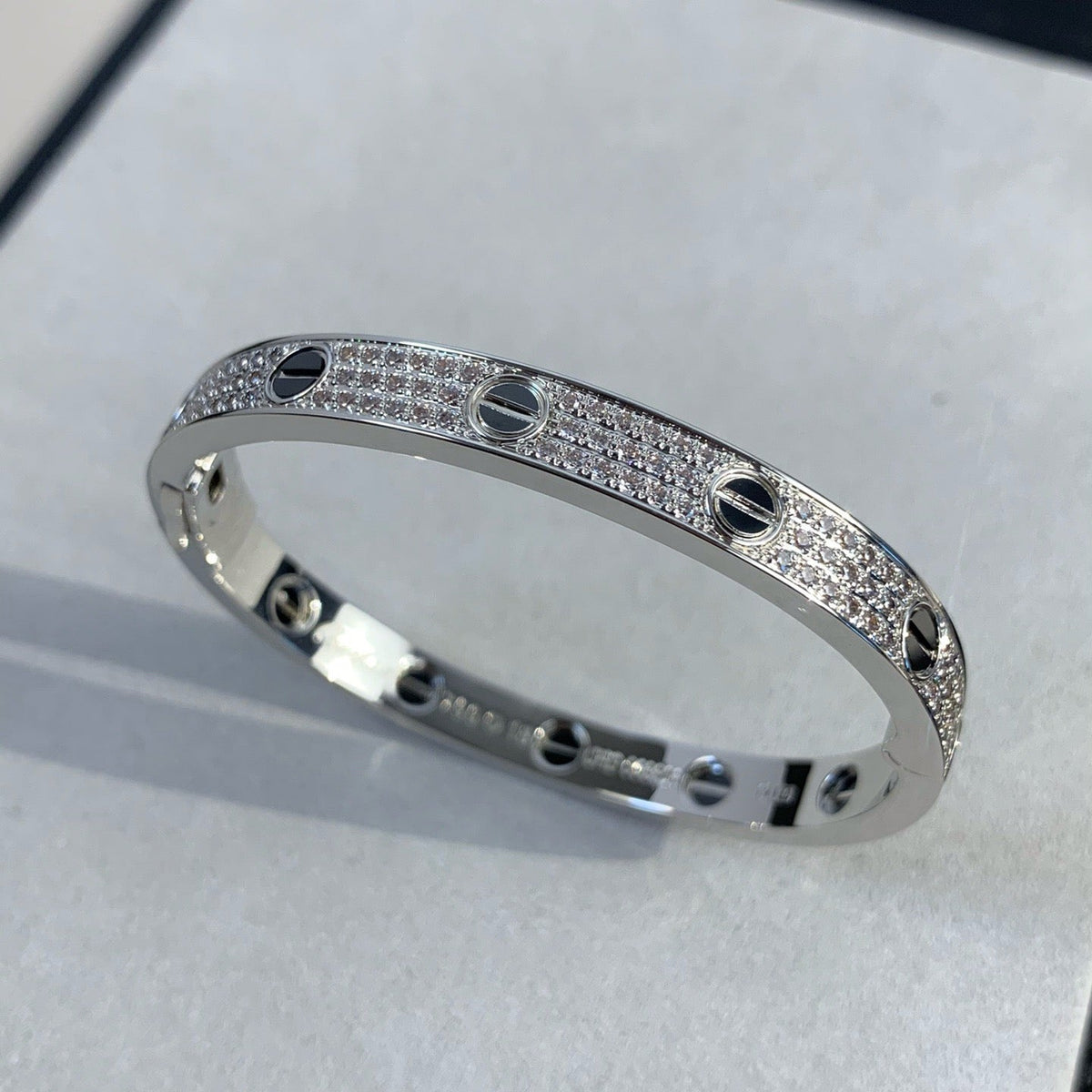 [AW]CLASSIC 6.1MM LOVE BANGLE - DIAMOND PAVÉ & BLACK CERAMIC