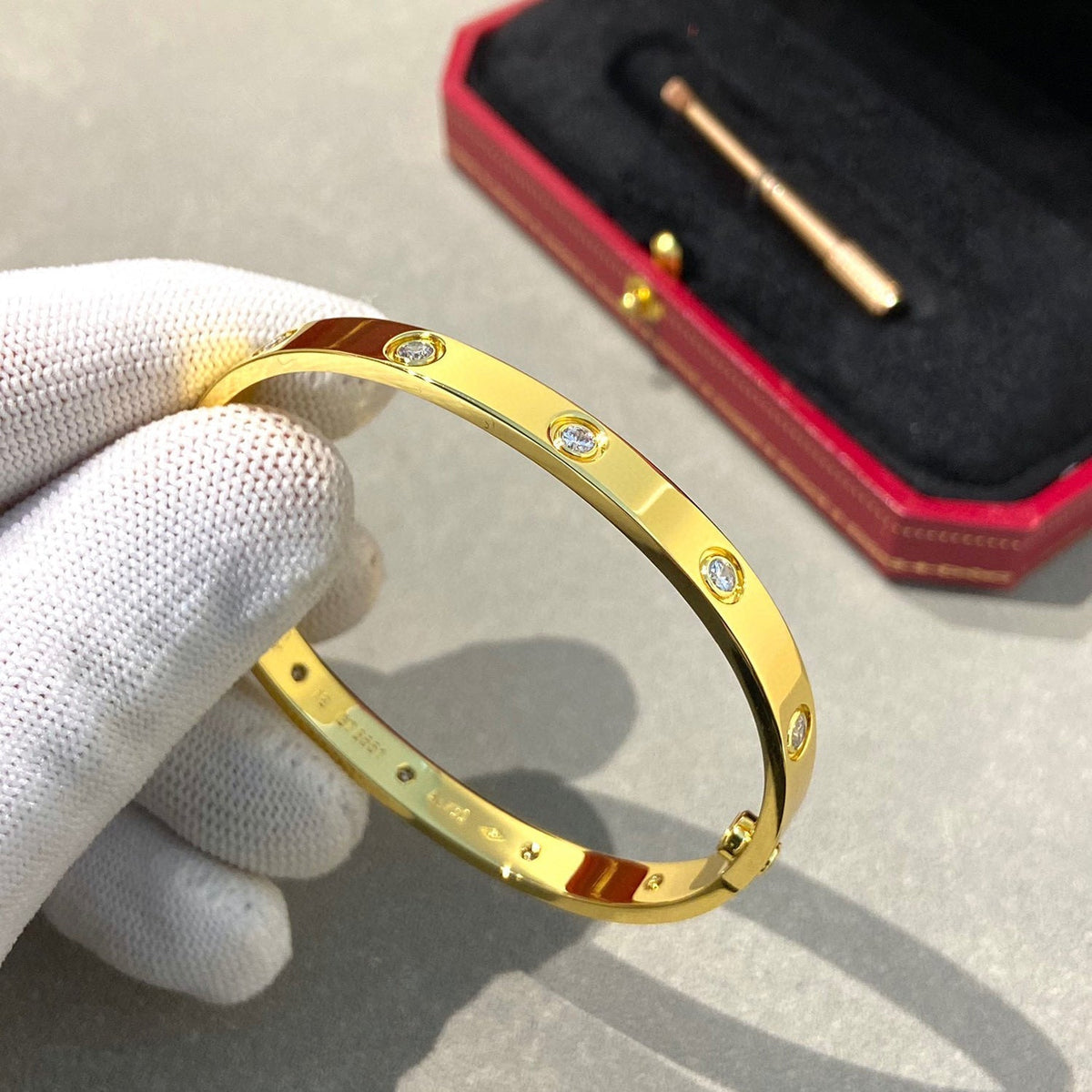 [AW]CLASSIC 6.1MM LOVE BANGLE - 10-DIAMOND