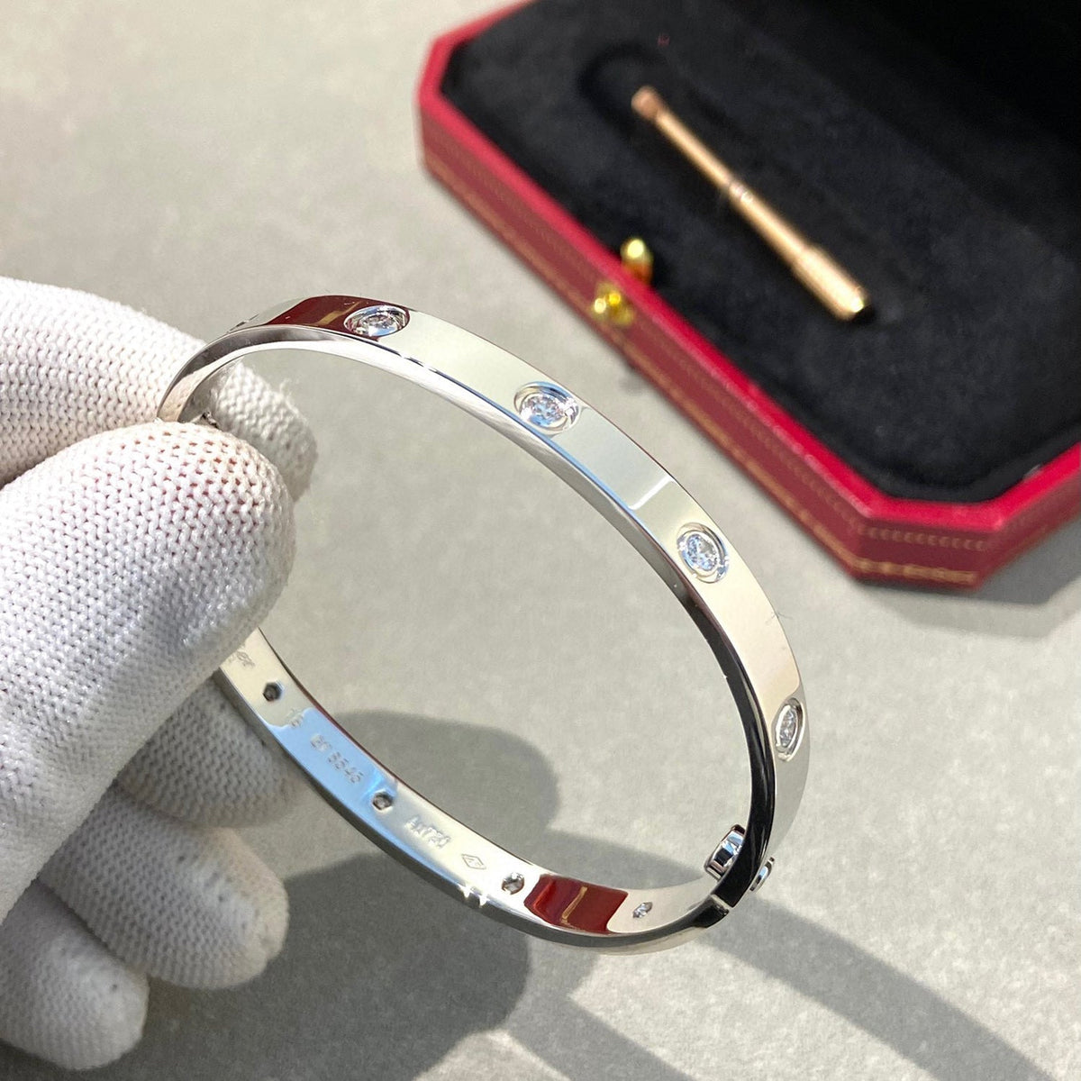 [AW]CLASSIC 6.1MM LOVE BANGLE - 10-DIAMOND