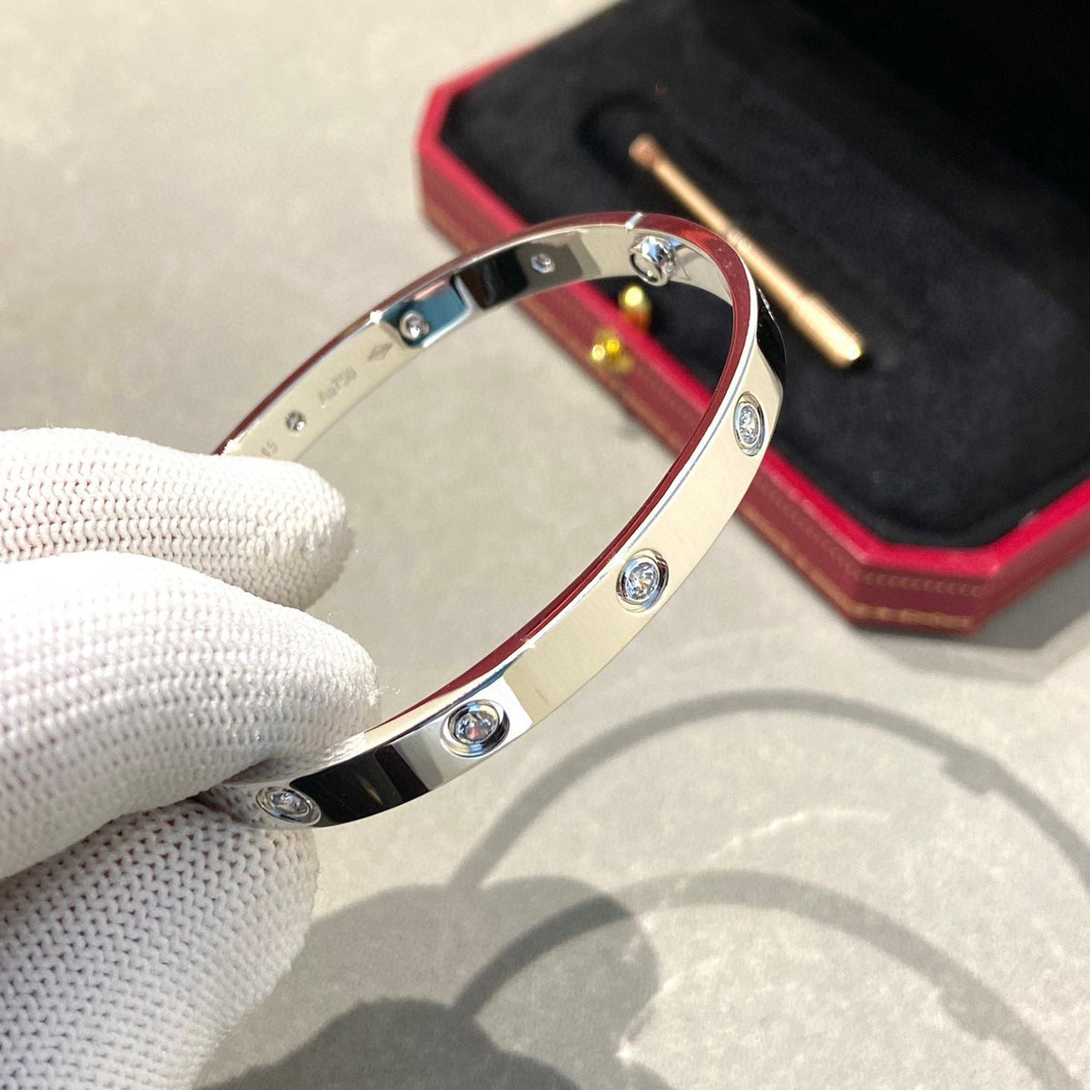 [AW]CLASSIC 6.1MM LOVE BANGLE - 10-DIAMOND