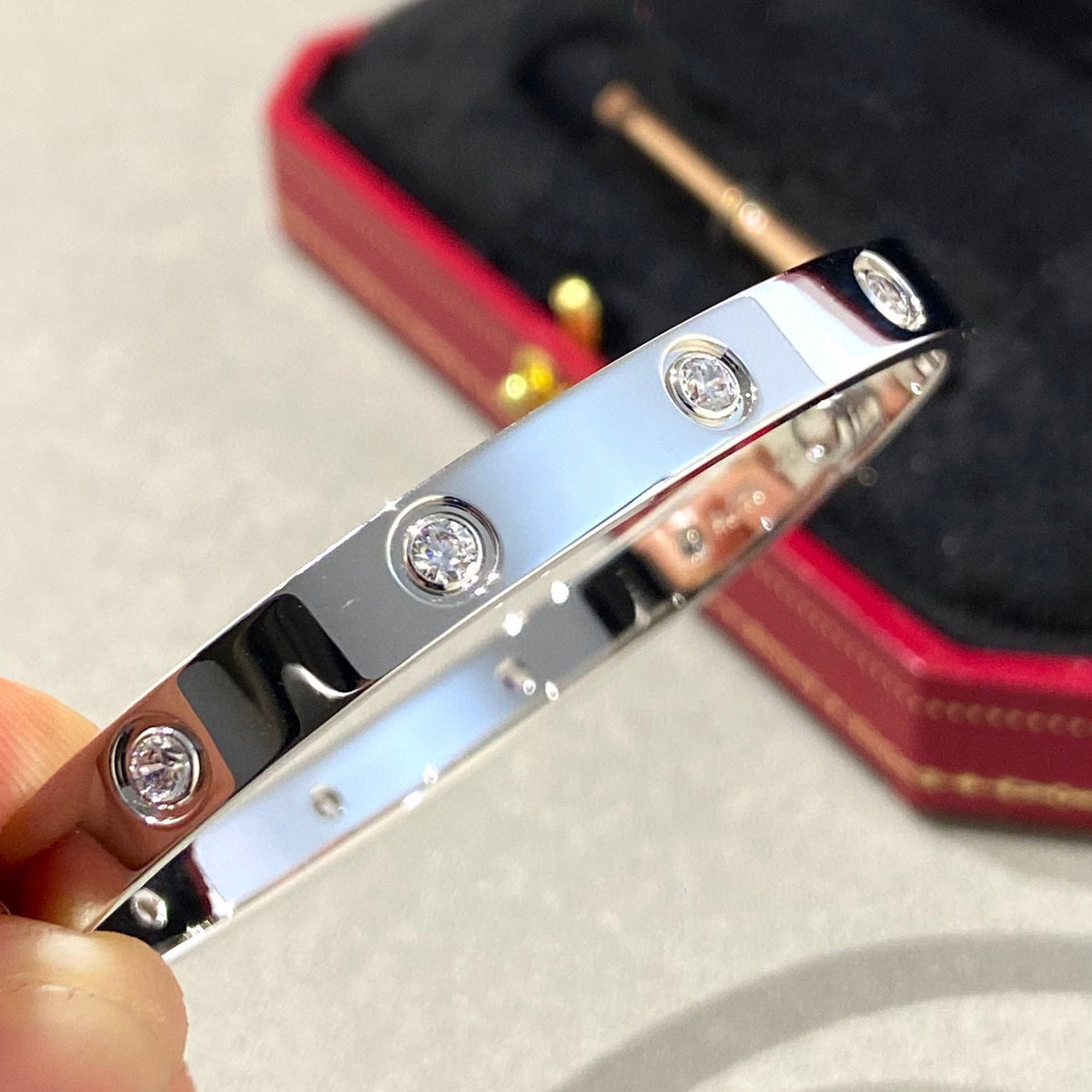 [AW]CLASSIC 6.1MM LOVE BANGLE - 10-DIAMOND